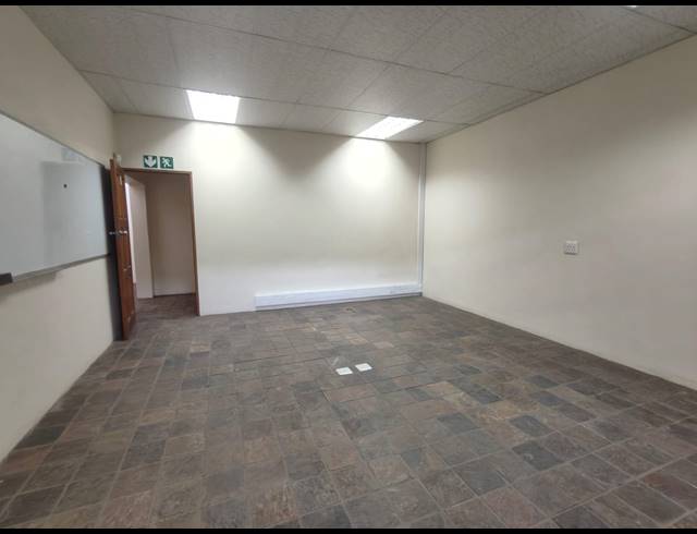 526M² OFFICE FOR SALE IN SASOLBURG CENTRAL